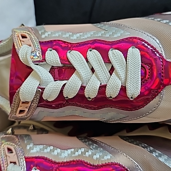 🔥 Loubi Sharks🔥 Like New Condtion - Picture 6 of 9